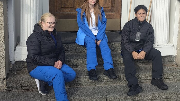 Bildet viser fra venstre Karoline Medhus, Celine Skoglund og Ahmad Amiri.