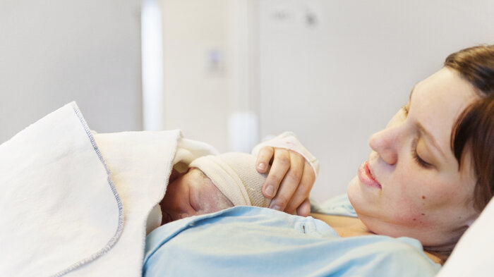 Bildet viser nyfødt baby.