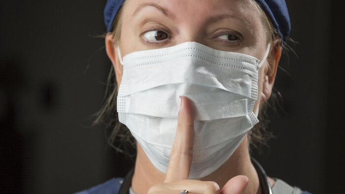 Illustrasjonsfoto ytringsfrihet. Kvinne med munnbind. Illustrasjonsfoto ytringsfrihet. Kvinne med munnbind.