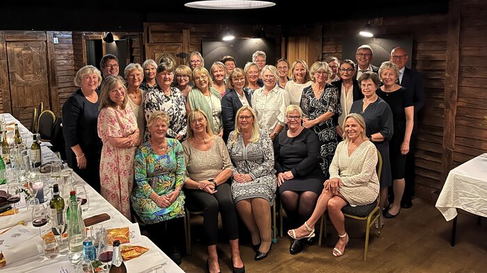 Bildet visser festkomiteen og deltakerne som møtte til jubileumsfeiring Bildet visser festkomiteen og deltakerne som møtte til jubileumsfeiring