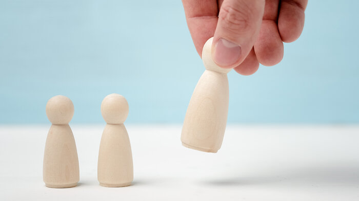 bildet viser to små og en stor brikke