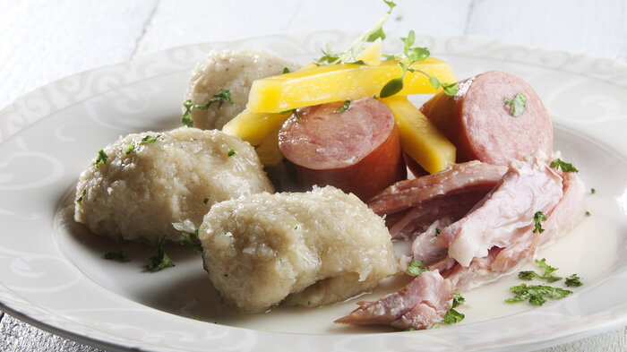 bildet viser en komlemiddag