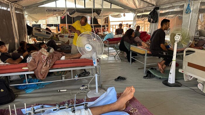 Bildet viser teltsykehus i Gaza.