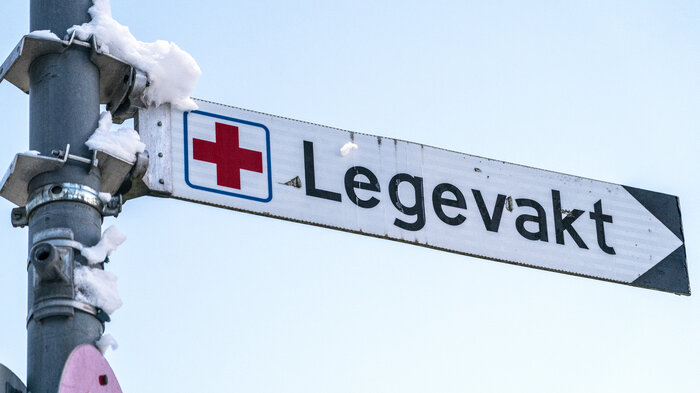 Bildet viser et skilt det står legevakt på.