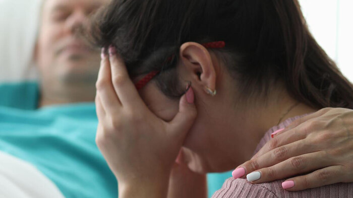 Bilde av fortvilet pårørende