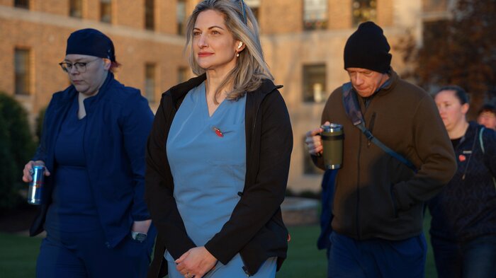 Sykepleieren Tiffany Lawler og Med City Nursing Alliance demonstrerte i mai mot underbemanning og for bedre vilkår ved sykehuskjeden Mayo Clinic i Minnesota. Nå får kampen en ny dimensjon, etter at sykepleie er fjernet fra lista over profesjonelle grader i USA.