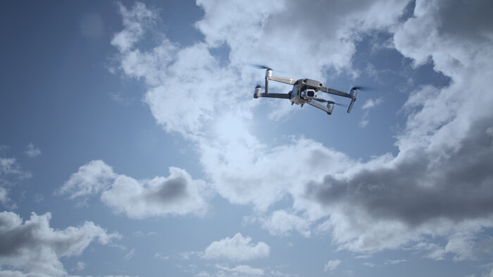 Bildet viser en drone.