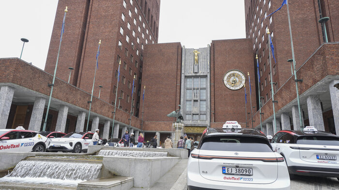 Bildet viser rådhuset i Oslo.