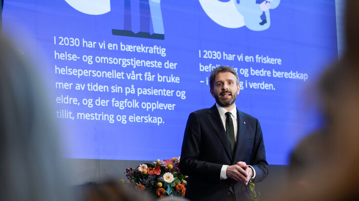 Bildet viser helseminister Jan Christian Vestre under Helsetalen 2026 på nye Drammen sykehus.