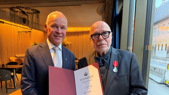 Bildet viser Trygve Aasgaard sammen med statsforvalter Jan Tore Sanner.