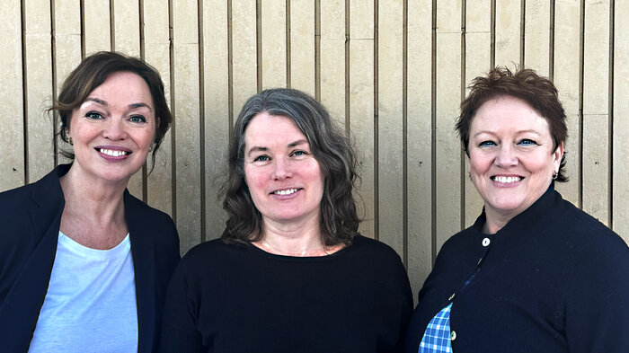 Sykepleier Tone Andersen-Hollekim (t. v.), intensivsykepleier Kari Dahl og traumekoordinator Ulrika Eriksson har undersøkt hvordan KITS2-kurset påvirker intensivsykepleieres praksis. 