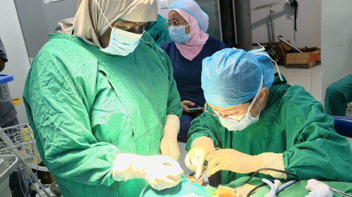 Bildet viser en operasjon i Tanzania