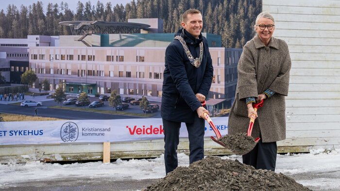 Bildet viser Ordfører Mathias Bernander i Kristiansand og adm.dir. Nina Mevold 