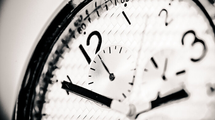 Deltid Viser nbærbilde av en klokke