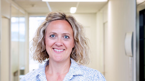 Bildet viser et portrett av en smilende Kirsten Røland Byermoen