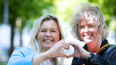 Bildet viser Ina Sandnes og Hege Kornberg Christensen