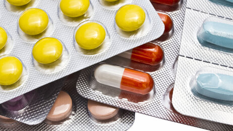 Bilde av fargerike piller