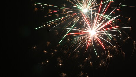 Bilde av fyrverkeri på himmelen