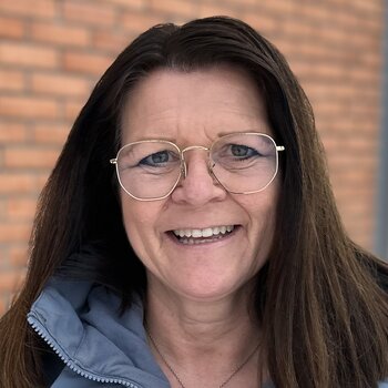 Bildet viser et portrett av innleggsforfatter og spesialsykepleier Torhild Sørum