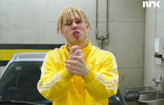 Bildet viser Ola Halvorsen som demonstrerer hvordan man skal vaske hendene.