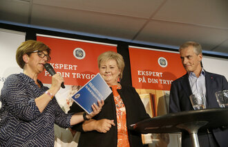 Helsedebatt 2015 mellom Erna Solberg og Jonas Gahr Støre, ledet av daværende NSF-leder Eli Gunhild By