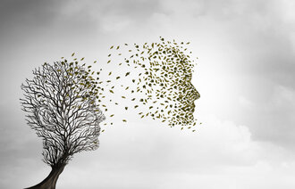 Bildet viser et nakent tre formet som et hode. Løvet fra tree blir tatt av vinden