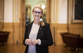 Bildet viser Kari Henriksen.