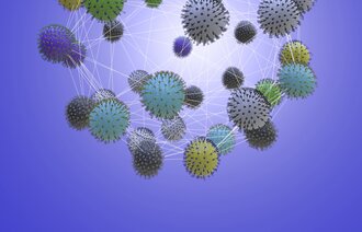 Illustrasjonen viser ulike varianter av koronaviruset.