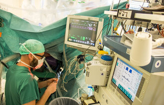 Bildet viser en anestesisykepleier.