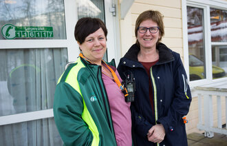 bildet viser Anne Grete Husebø (til venstre) og Ingunn S Feidje 