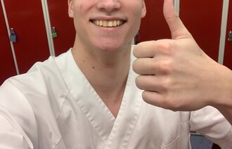 Henrik Ellestad. Sykepleierstudent i sin første praksis