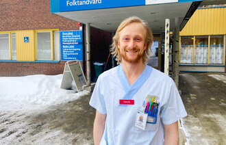 Henrik er sykepleier på minisykehuset i Storuman i Sverige