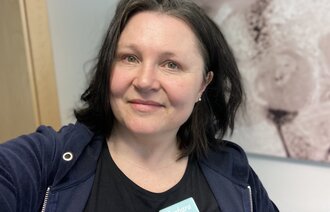 Bildet viser en selfie av sykepleier Barbara Wendelbo