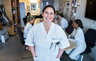 Bildet viser Linda Garnås Paaske, sykepleier og enhetsleder, urologen, Aker sykehus