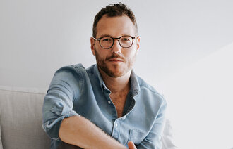 Bildet viser forfatter og sykepleier Marcus Jarl