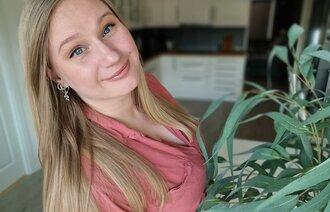 Bildet viser en selfie av Liv Sara Andreassen