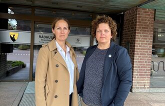 Bilde viser NSFs hovedtillitsvalgt Eileen Monk Berge sammen med NSFs&nbsp;Fylkesleder i NSF Vestfold og Telemark, Margareth Horn,