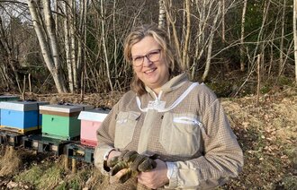 Kari-Anne foran bikubene