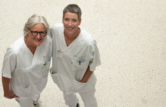 Bildet viser Gro Solberg og Lise Toubro Bratberg, donoransvarlige sykepleiere ved OUS