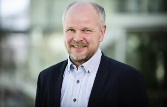 Bildet viser et portrett av Svein Tore Valsø, direktør for personal og kompetanseutvikling i Helse Sør-Øst