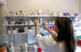 sykepleier velger medisiner