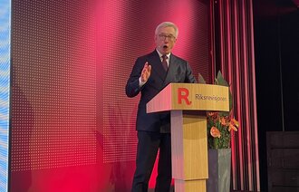 Bildet viser riksrevisor&nbsp;Karl Eirik Schjøtt-Pedersen