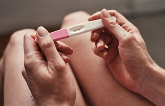 Bildet viser en graviditetstest