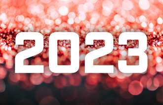 Bildet viser rødt glitter og årstallet 2023