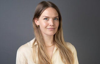 Bildet viser et portrett av innleggsforfatter Astrid Hauge Rambøl