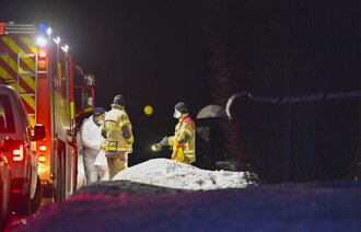 Politiet har åpnet drapsetterforskning etter at fire personer ble funnet døde i et bolighus i Skogbygda i Nes på Romerike tirsdag