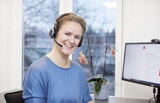 Bildet viser Marianne Næss, som leder Demenslinjen i Nasjonalforeningen for folkehelsen