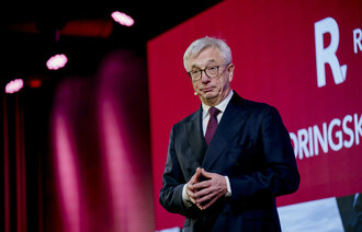 Bilde av riksrevisor Karl Eirik Schjøtt-Pedersen