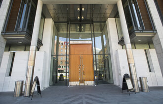 Bildet er et eksteriørbilde av Oslo tinghus