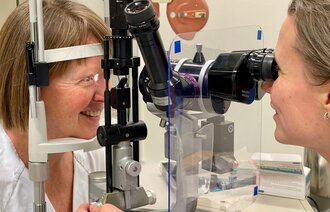 Bildet viser Dordi Austeng og Stine Bolme.